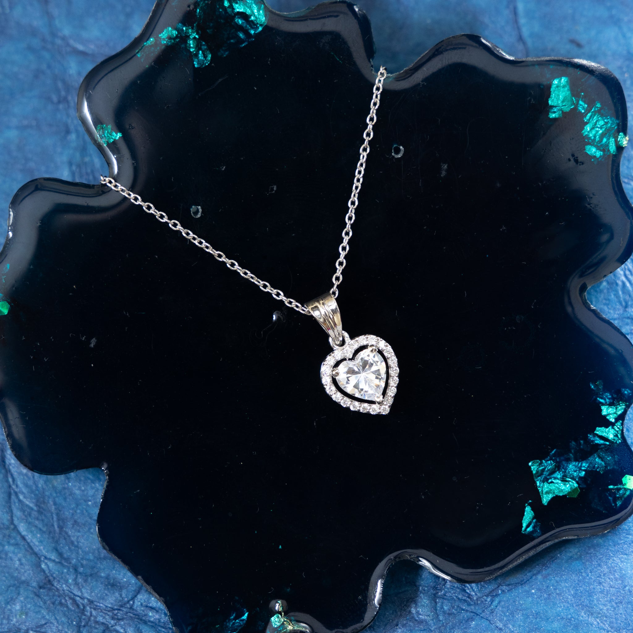 SILVER CHIC HEART SOLITAIRE PENDANT WITH CHAIN