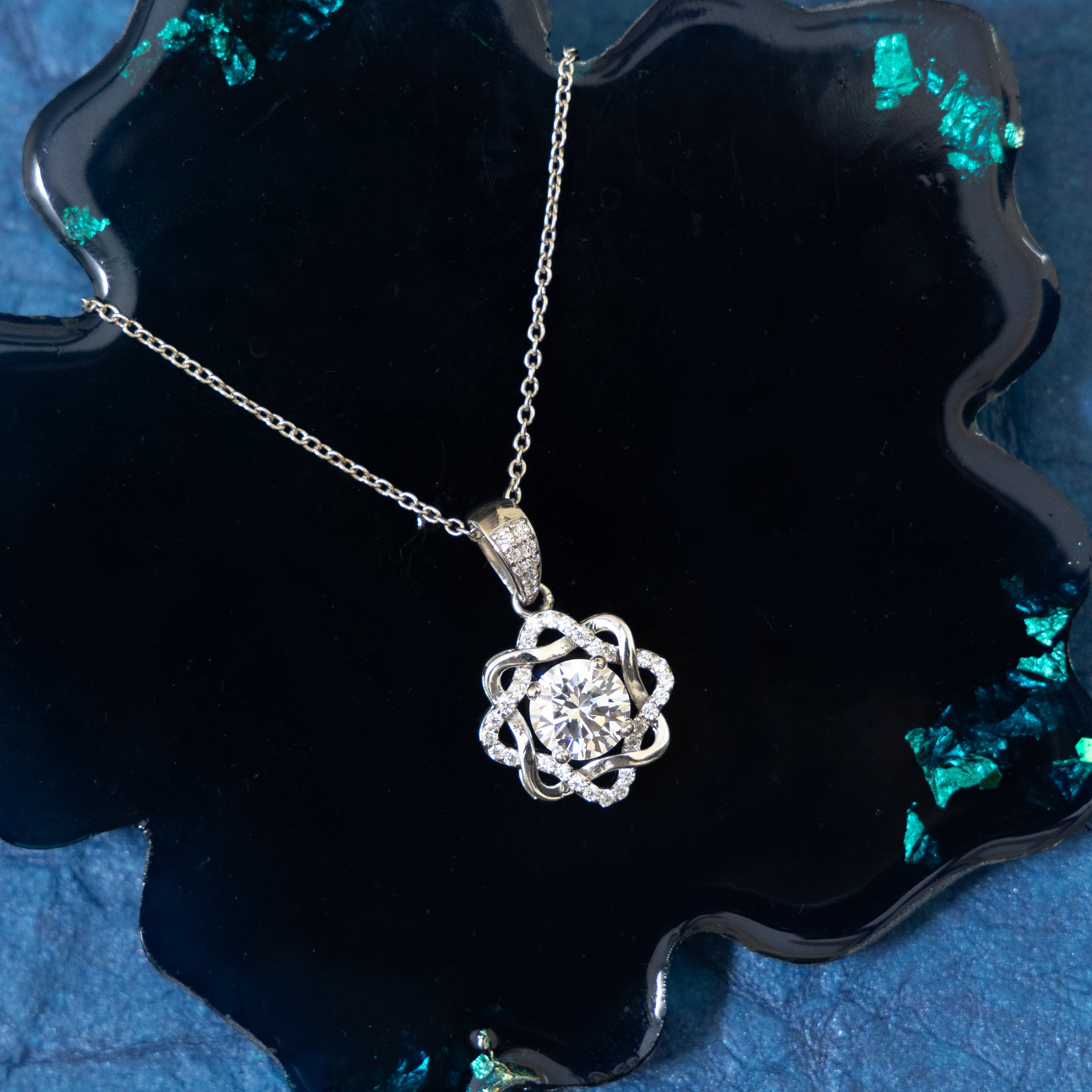 SILVER FLORAL MAJESTIC ROUND SOLITAIRE PENDANT WITH CHAIN