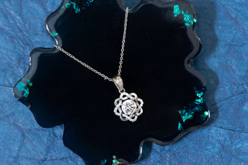 SILVER FLORAL MAJESTIC ROUND SOLITAIRE PENDANT WITH CHAIN