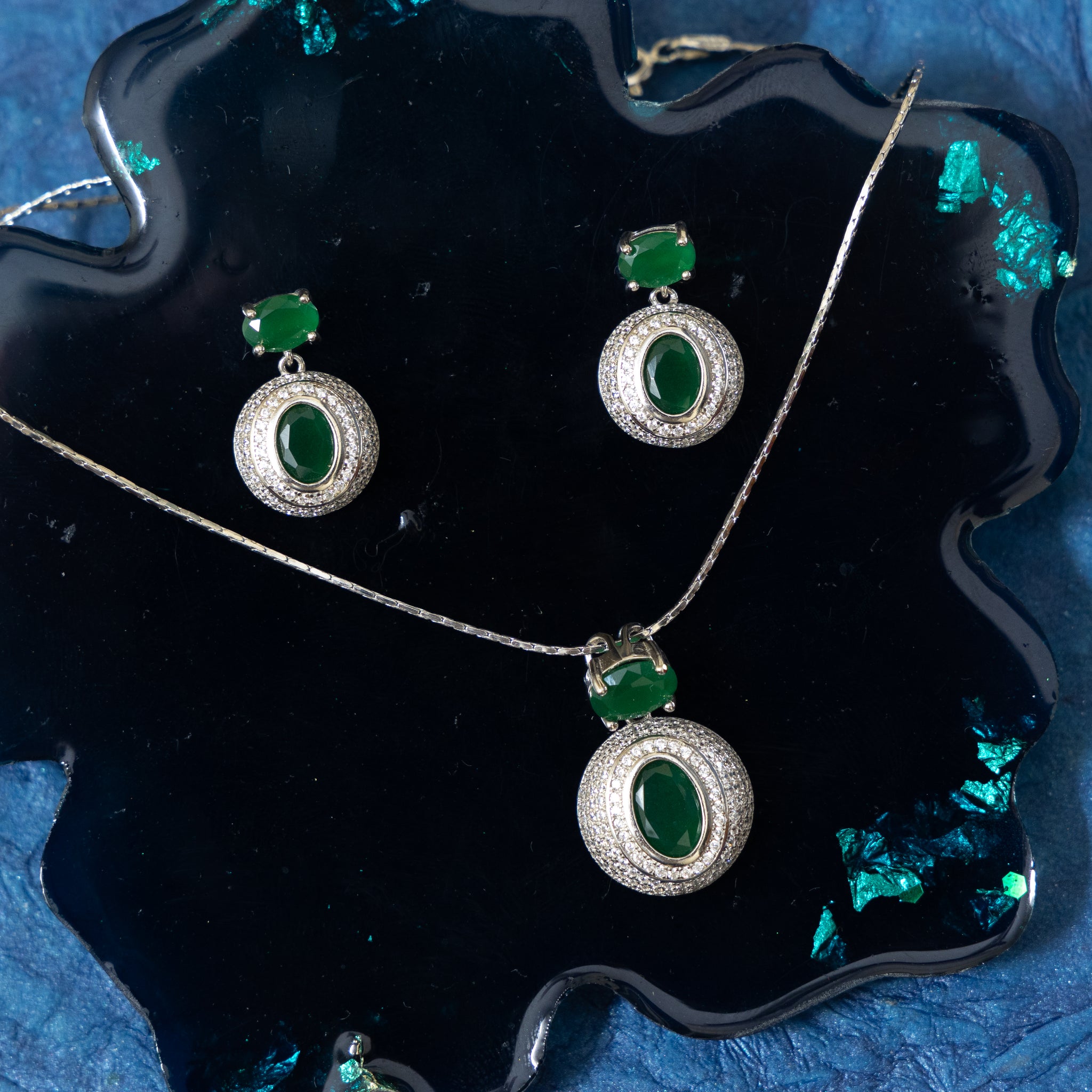 SILVER IMPERIAL EMERALD PENDANT SET WITH CHAIN