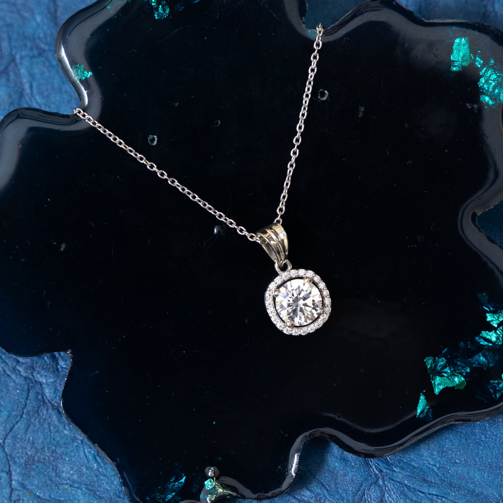 SILVER ROUND SOLITAIRE IN CUSHION SHAPE PENDANT WITH CHAIN