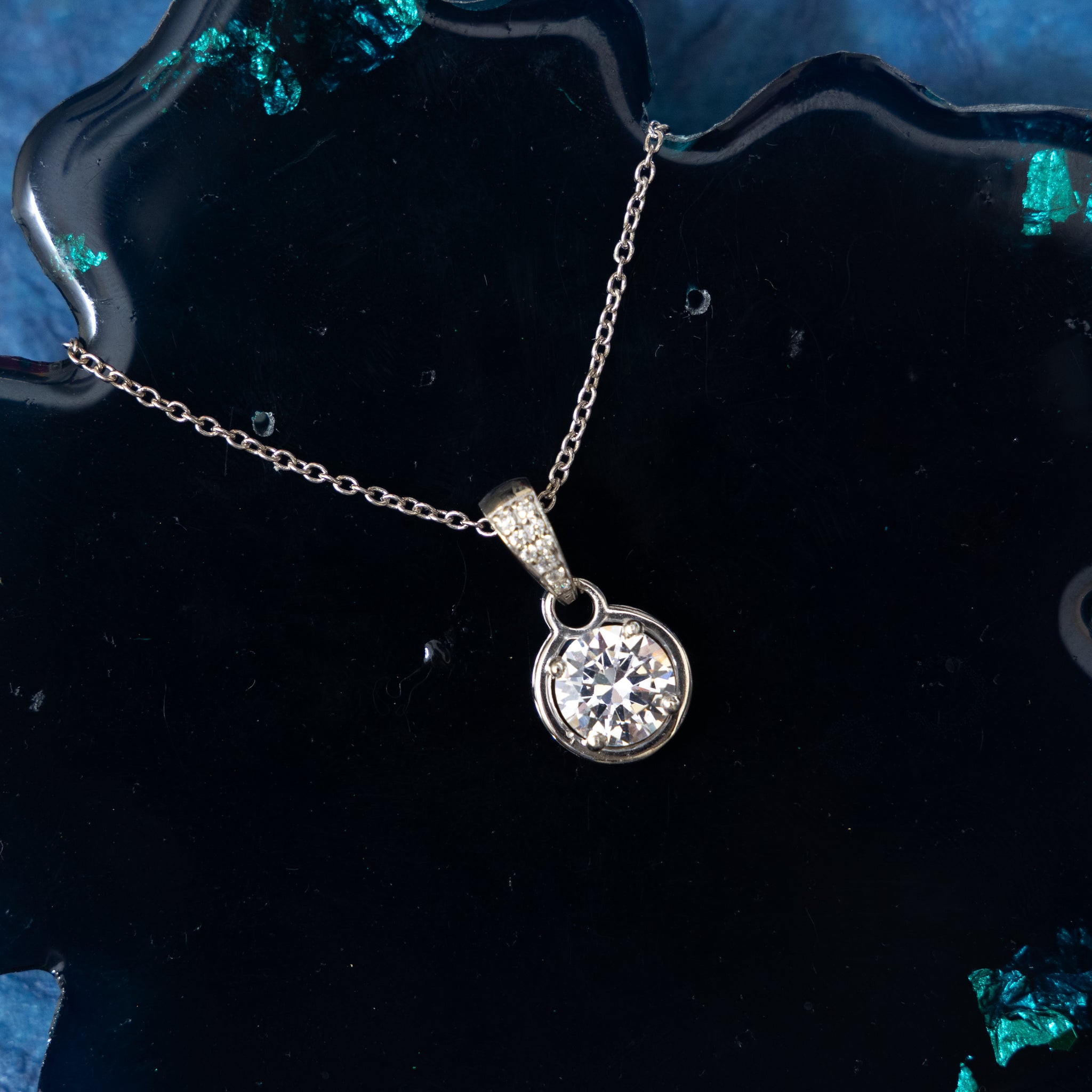 SILVER ROUND SOLITAIRE ELEGANT PENDANT WITH CHAIN