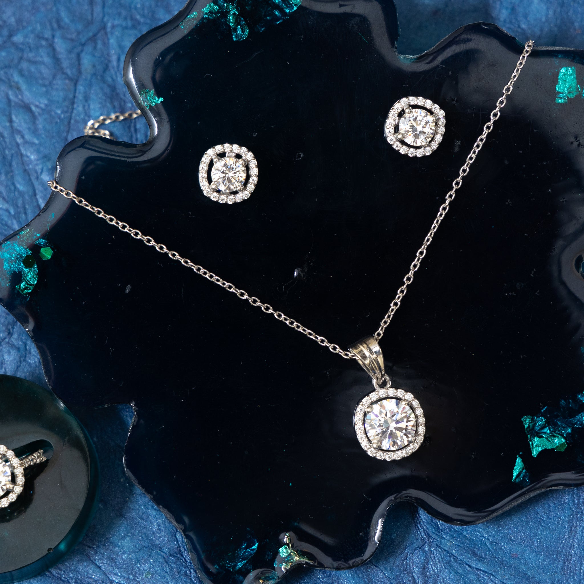 SILVER ROUND SOLITAIRE IN CUSHION SHAPE PENDANT SET WITH RING & CHAIN LENGTH - 18