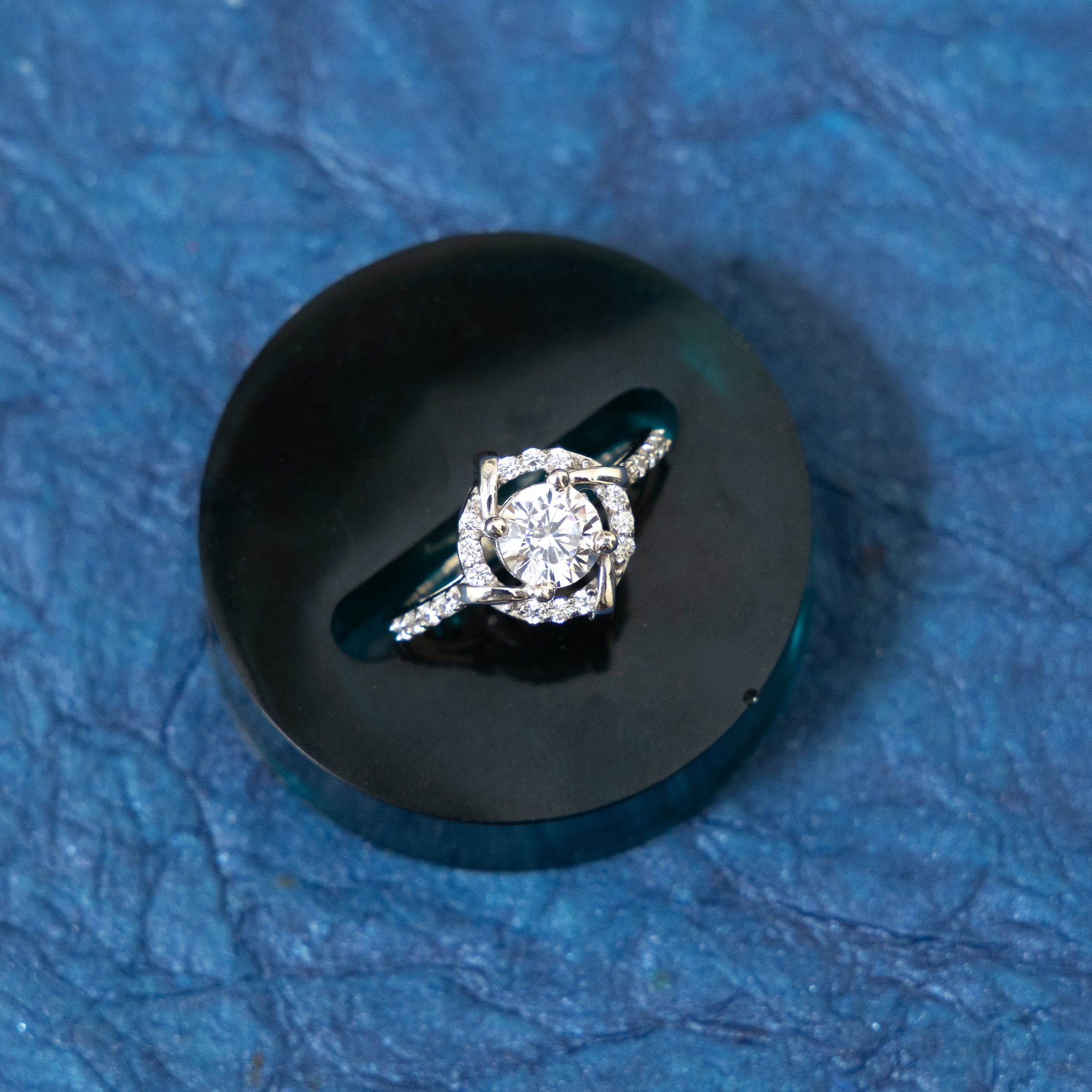 SILVER DESIGNER ROUND SOLITAIRE RING